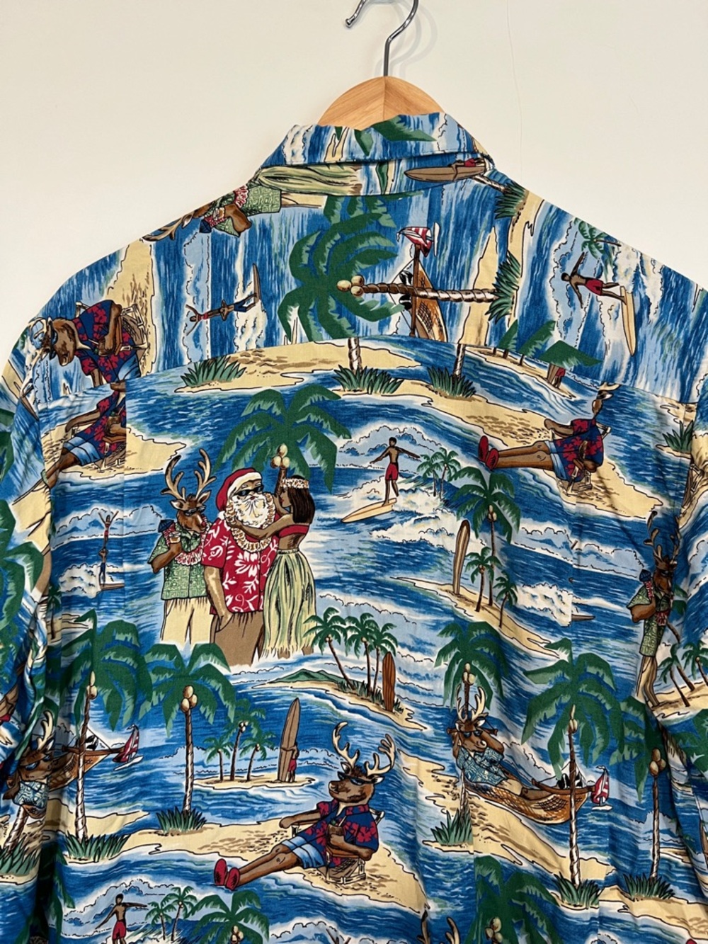 Reyn Spooner Christmas Santa Surfing Hula Girl Hawaiian Button Down Size Medium - Picture 8 of 11